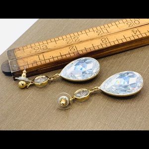 Gorgeous Austrian crystal vintage earrings gold
